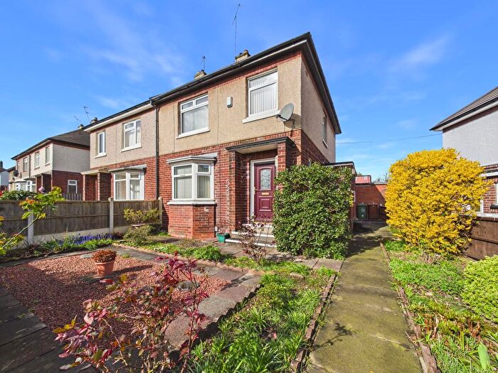 3 Bedroom Semi Detached House For Sale In Thirlmere Road, Wakefield, WF2