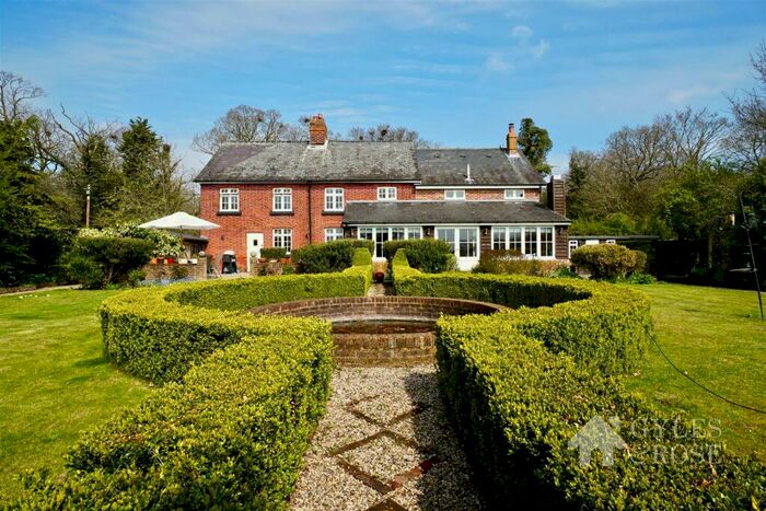 4 Bedroom Detached House For Sale In Ardleigh, Colchester, CO7