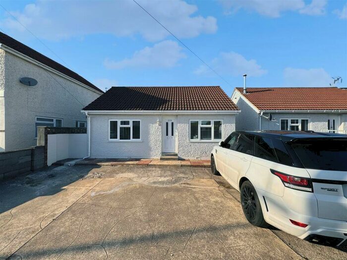 3 Bedroom Bungalow To Rent In Columbia Road, Bournemouth, BH10