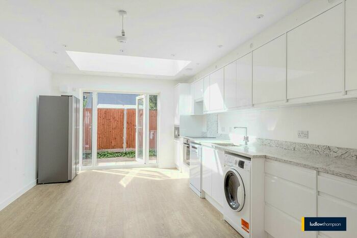 2 Bedroom End Of Terrace House To Rent In Dunstans Road, London, SE22