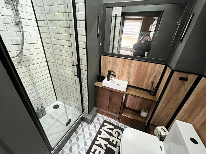 2 Bedroom Apartment To Rent In Newport Road, Cardiff, CF24