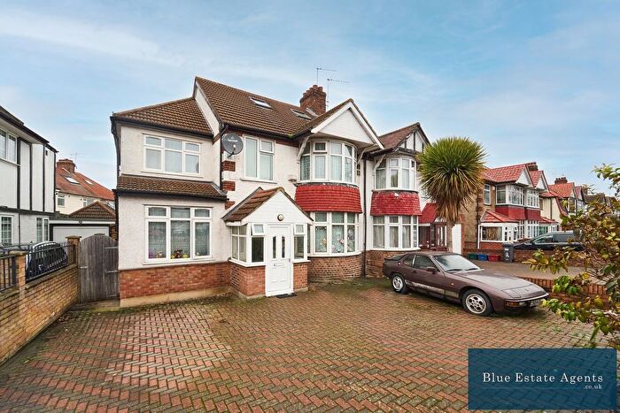 5 Bedroom Semi Detached House For Sale In Great West Road, Hounslow, TW5