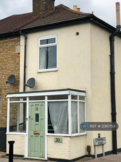 2 Bedroom End Of Terrace House To Rent In Cuthbert Road, Croydon, CR0