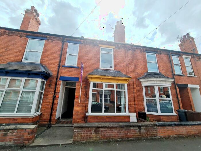 3 Bedroom Terraced House To Rent In Pennell Street, LN5