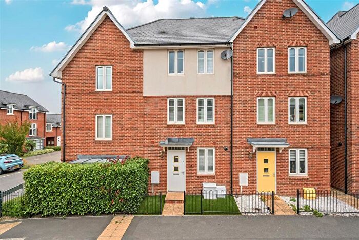 3 Bedroom Terraced House For Sale In William Heelas Way, Wokingham, Berkshire, RG40