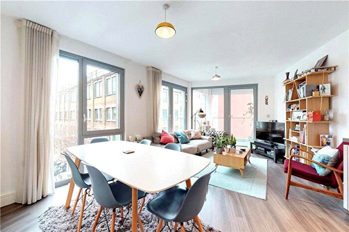 2 Bedroom Apartment To Rent In Ashwin Street, London, E8