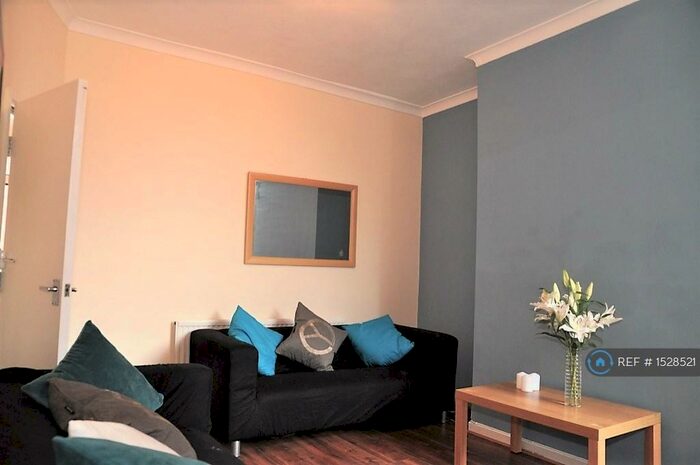 6 Bedroom Terraced House To Rent In Whitby Road, Manchester, M14