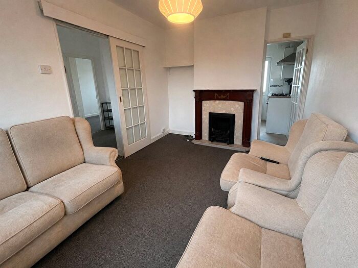 2 Bedroom Maisonette To Rent In West End Lane, Hayes, Greater London, UB3