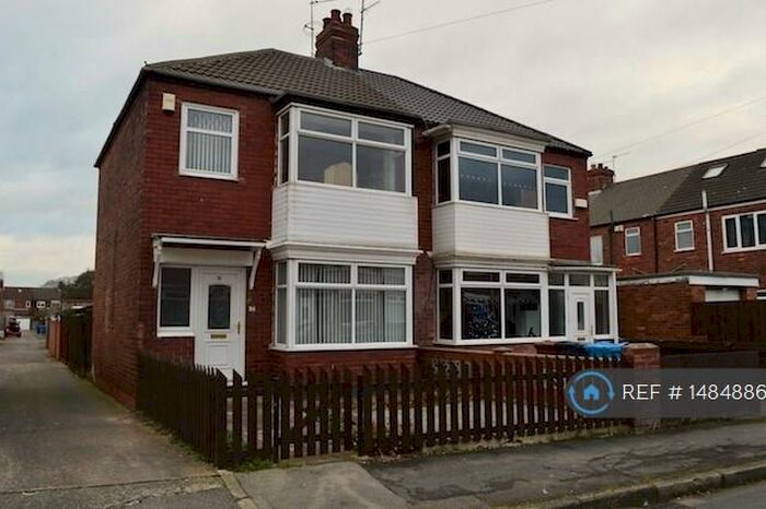 3 Bedroom Semi-Detached House To Rent In Farndale Avenue, Hull, HU9