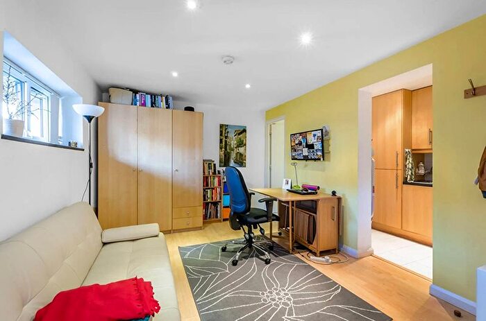 Studio To Rent In Lancaster Drive, Canary Wharf, London, E14