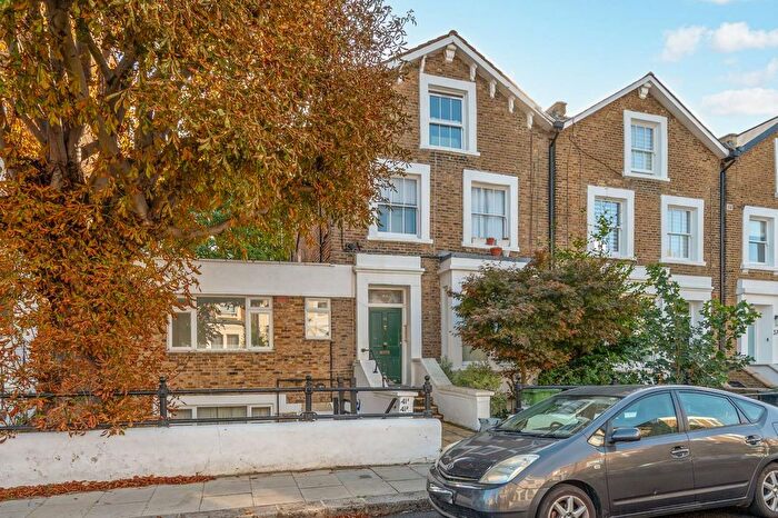 1 Bedroom Flat For Sale In St Stephens Avenue, Shepherd's Bush, London, W12