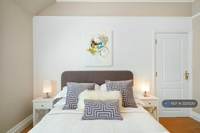 1 Bedroom Flat To Rent In Woodhouse Road, London, N12