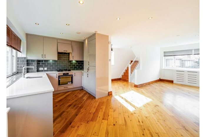 2 Bedroom Flat To Rent In St. Leonards Road, London, W13
