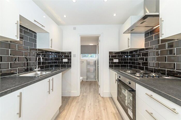 3 Bedroom Terraced House To Rent In London Road, Reading, Berkshire, RG1