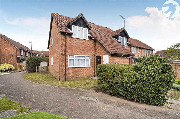 1 Bedroom Maisonette For Sale In Herald Walk, Dartford, Kent, DA1