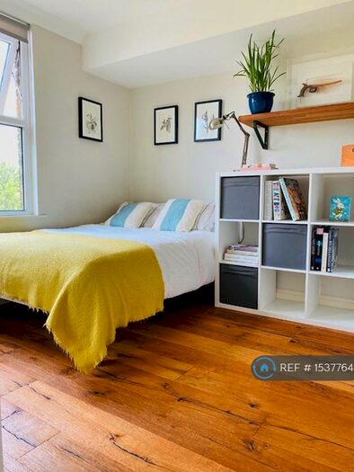 2 Bedroom Flat To Rent In First Floor, London, SE25