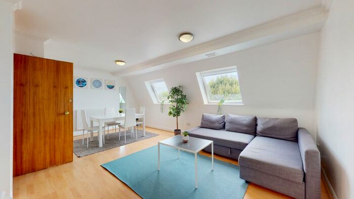 3 Bedroom Flat To Rent In Queensborough Terrace, London, W2