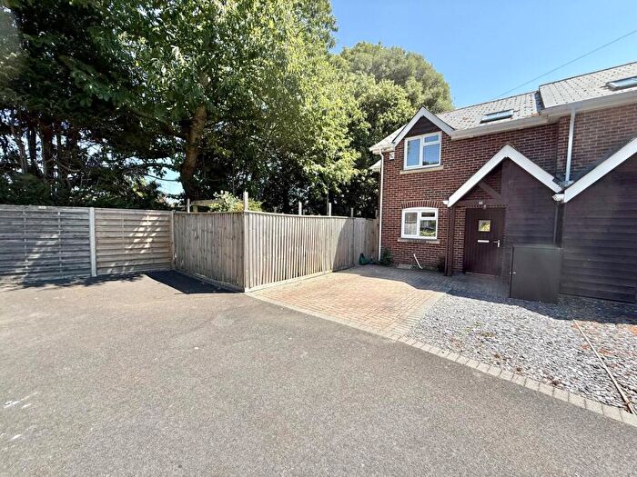 3 Bedroom House For Sale In Manning Avenue, Highcliffe On Sea, BH23