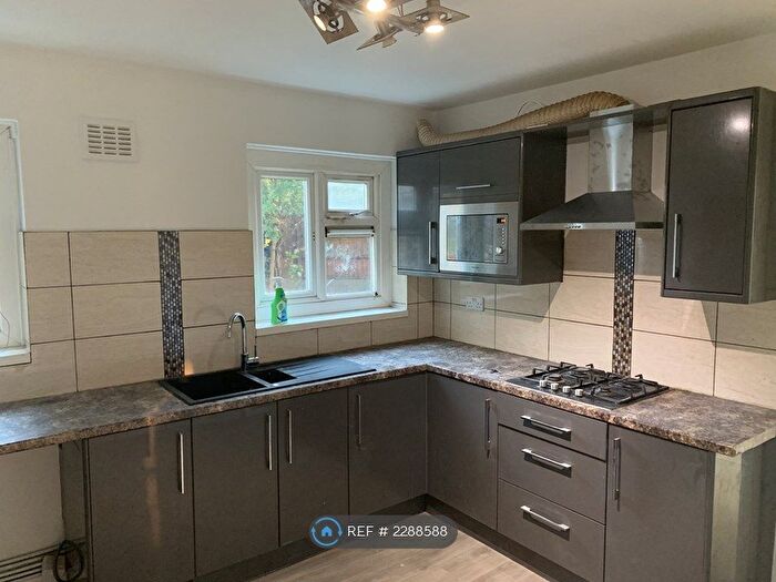 2 Bedroom Flat To Rent In Chingford Lane, Woodford Green, IG8