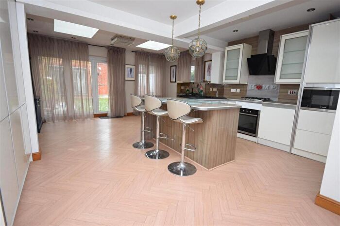 4 Bedroom Semi Detached House For Sale In Greenways, Chelmsford, CM1