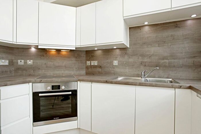 2 Bedroom Flat To Rent In St Peters Court Cephas Street, E1