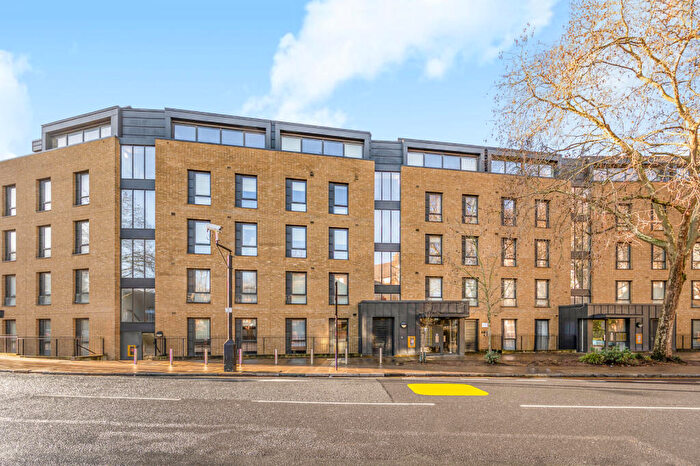 2 Bedroom Apartment For Sale In Canonbury Road, London, N1