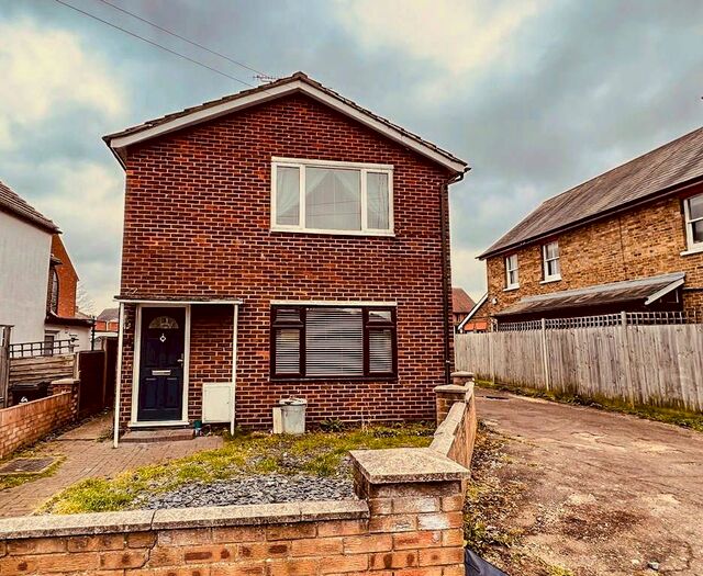 2 Bedroom Maisonette To Rent In Walton Road, Hoddesdon, EN11