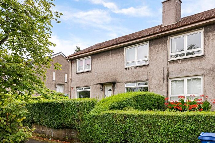 2 Bedroom Apartment For Sale In Harelaw Crescent, Paisley, Renfrewshire, PA2