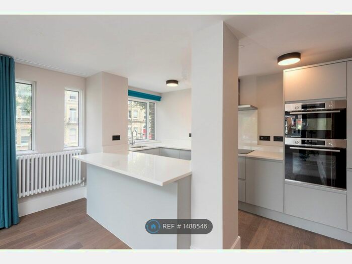 3 Bedroom Flat To Rent In Eaton Gardens, Hove, BN3