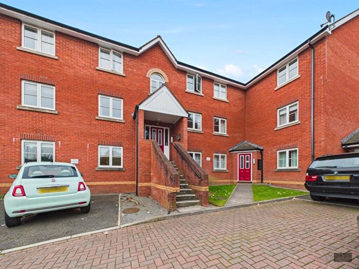 2 Bedroom Flat To Rent In Lewis Crescent, Exeter, EX2