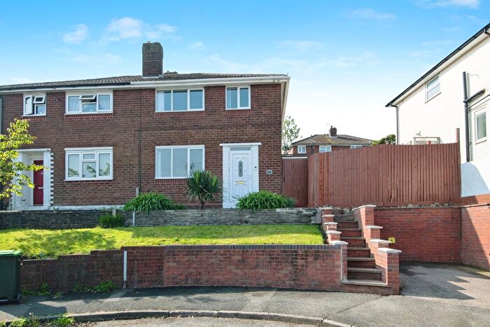 3 Bedroom Semi-Detached House For Sale In Barncroft Road, Tividale, Oldbury, B69