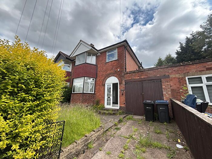 3 Bedroom Semi Detached House To Rent In Woodlands Farm Close, B24