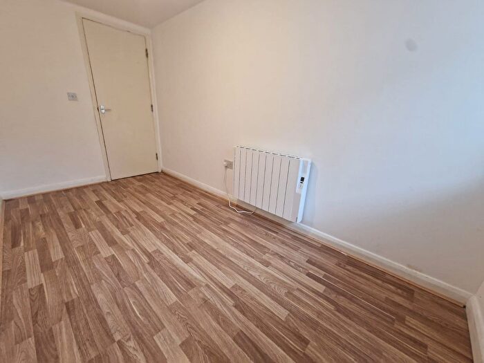 3 Bedroom Flat To Rent In Milliners Court, Milliners Way, Luton, Bedfordshire, LU3