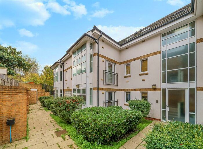1 Bedroom Flat To Rent In Nettlefold Place, West Norwood, SE27