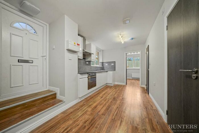 3 Bedroom Flat To Rent In Lordship Lane, London, N17