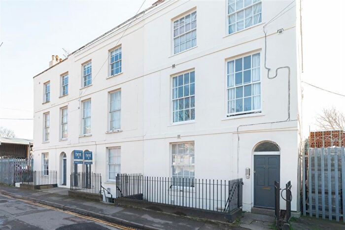 1 Bedroom Flat To Rent In Sherborne Place, Cheltenham, GL52