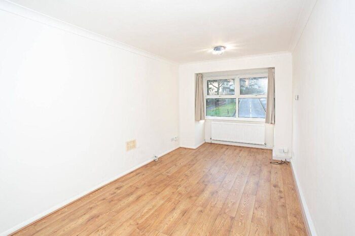 2 Bedroom Flat To Rent In Warners End Road, Hemel Hempstead, HP1
