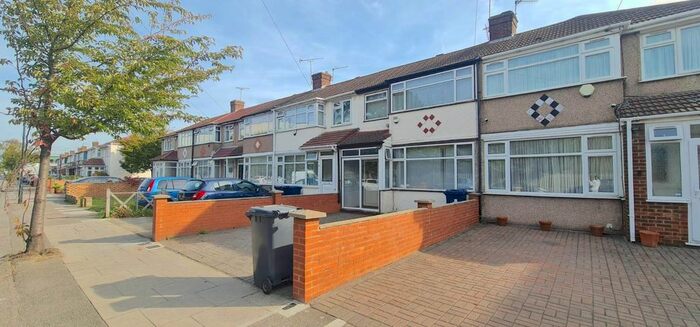 2 Bedroom Terraced House To Rent In Brent Road, Southall, UB2