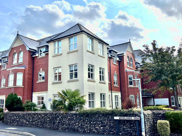 2 Bedroom Apartment To Rent In Woodlands View, Lytham St. Annes, FY8