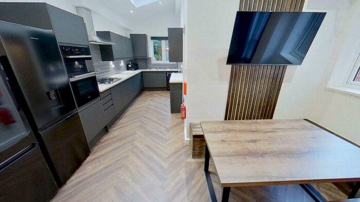 6 Bedroom House To Rent In Salisbury Street, Beeston, NG9