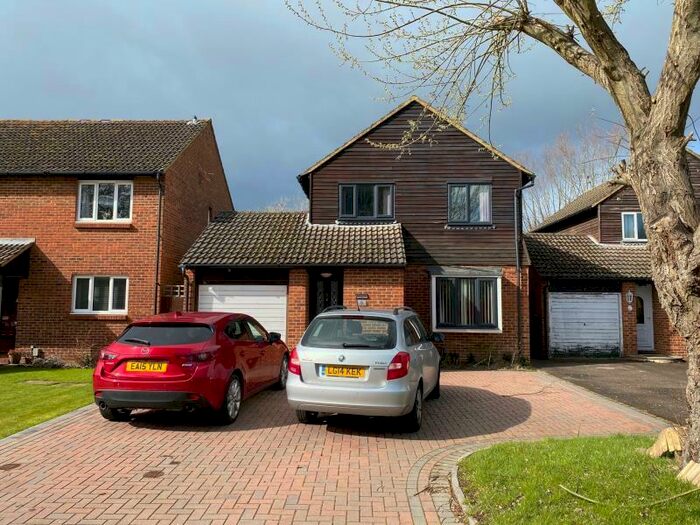 3 Bedroom Detached House To Rent In Woking, GU21