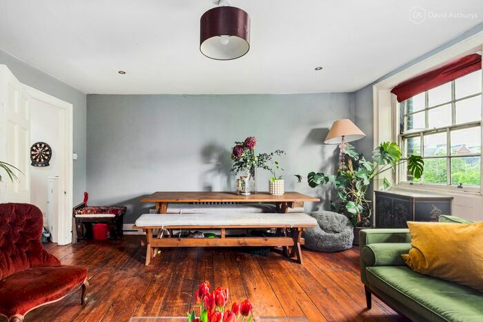 2 Bedroom Flat To Rent In Liverpool Road, Islington, Barnsbury, London, N1