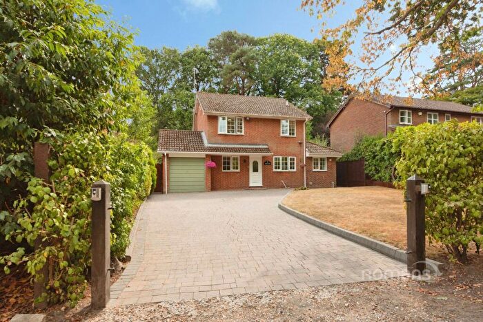 4 Bedroom Detached House To Rent In Curley Hill Road, Lightwater, Surrey, GU18