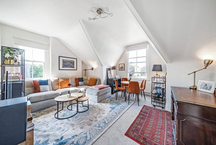 2 Bedroom Flat To Rent In Talbot Road, Highgate, London, N6