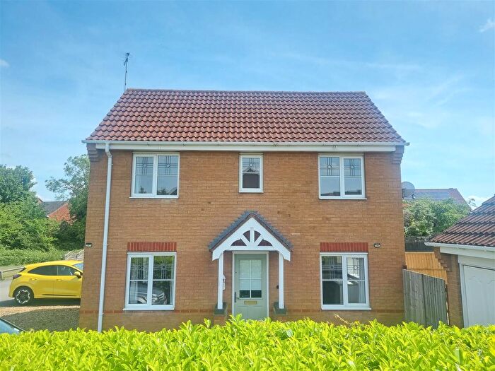 3 Bedroom Link Detached House For Sale In Murby Way, Thorpe Astley, Leicester, LE3