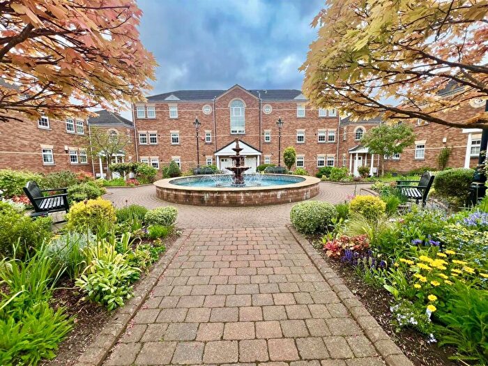 House For Sale In Sandringham Court, Huddersfield, HD2