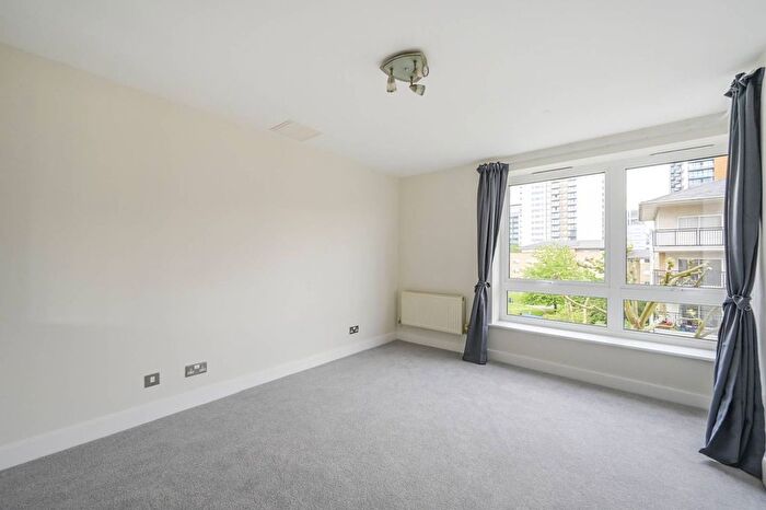 1 Bedroom Flat To Rent In Bartholomew Court, Docklands, London, E14