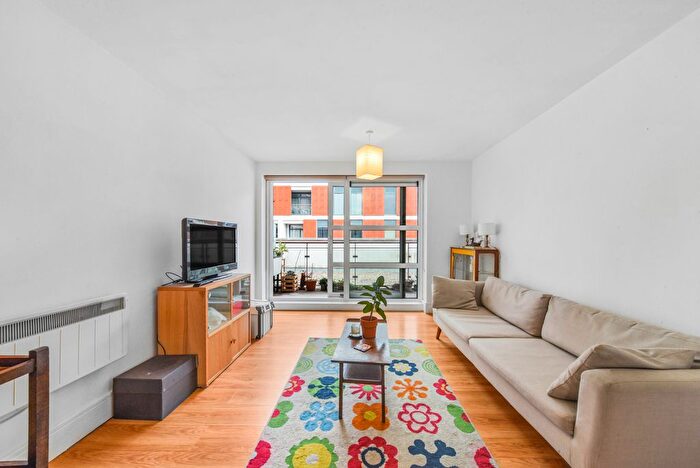 1 Bedroom Flat For Sale In Cornell Square, Nine Elms, SW8