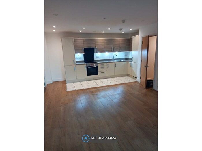 2 Bedroom Flat To Rent In Centenary Plaza, Southampton, SO19