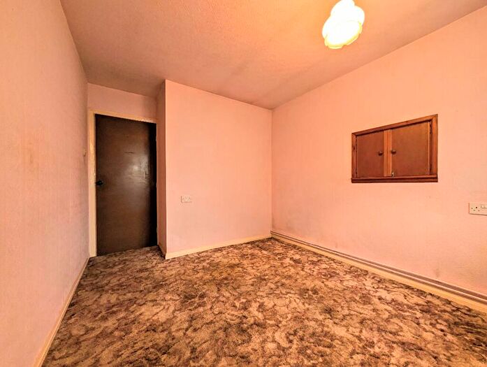 3 Bedroom Bungalow For Sale In Lichfield Close, Farnworth, Bolton, BL4